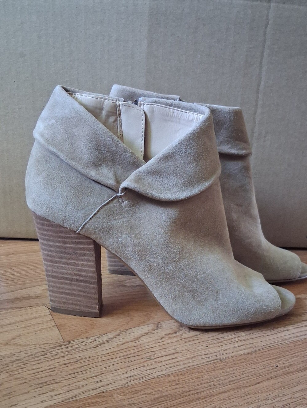 Nine West Peep Toe Ankle Bootie Heels Womens 9  Beige Suede